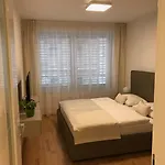ريزيدنس ميوزيوم *